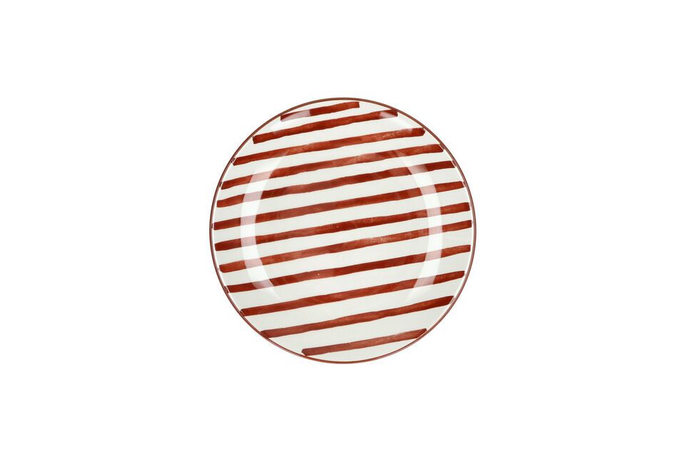 Its deep orange hue brings a touch of warmth to your table, while remaining elegant and modern