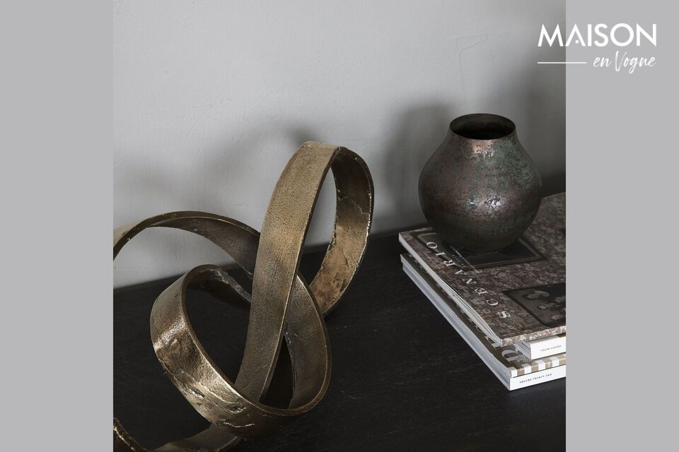 Discover the Nauji figurine, a unique accessory that brings a touch of refinement to any space