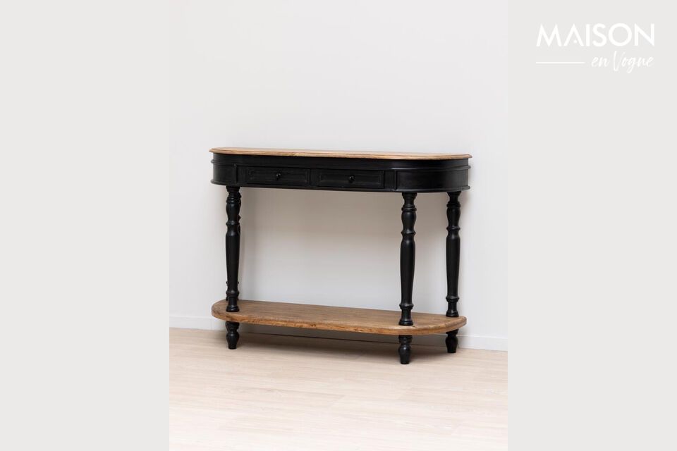 Elegant, sturdy console suitable for all decors.