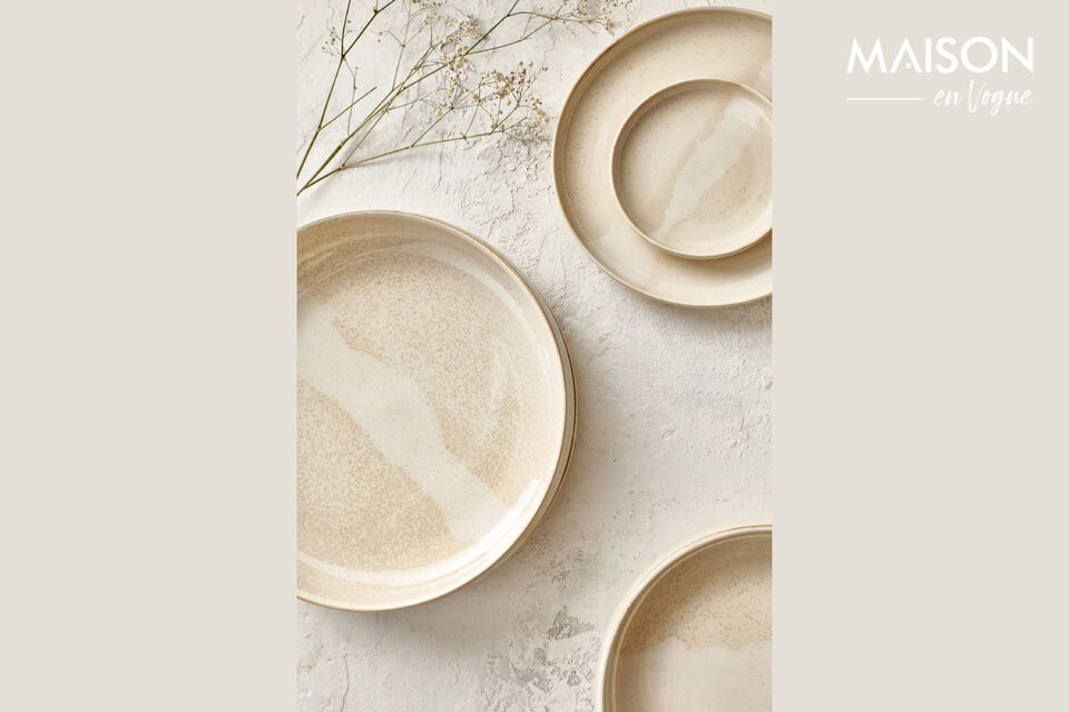 The soft beige color ensures that these pieces blend well with all types of table decor