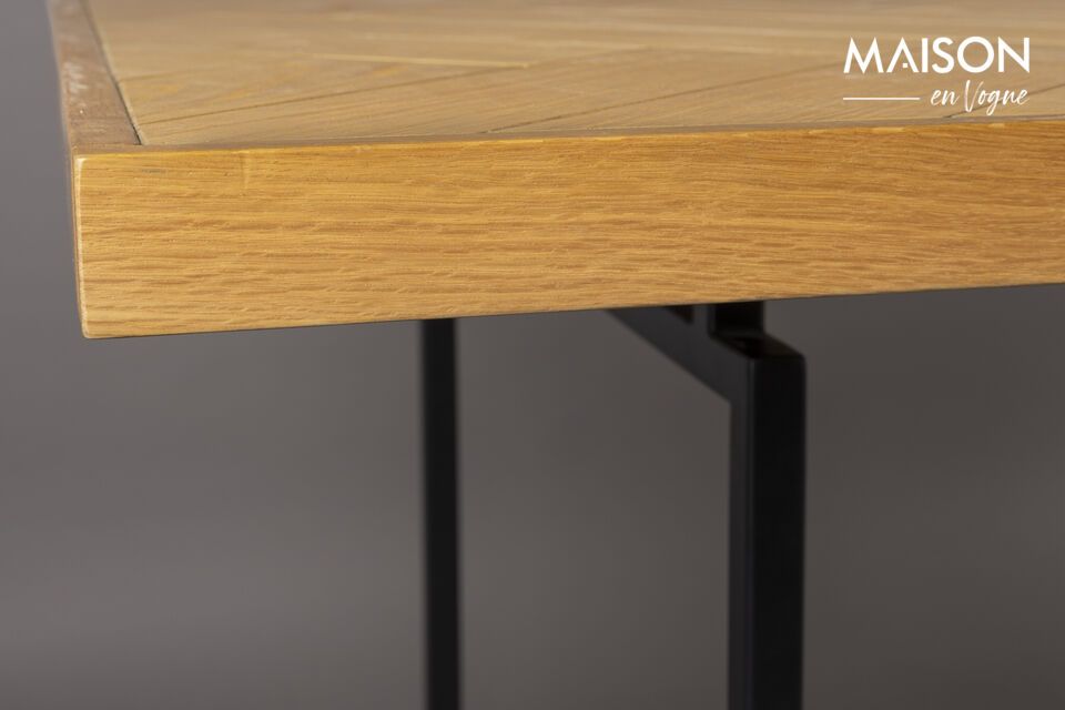 The quality of its manufacture assures you a great durability of your dining table