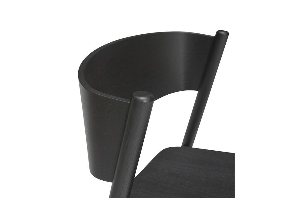 This FSC®-certified bar stool demonstrates a commitment to sustainable forest management