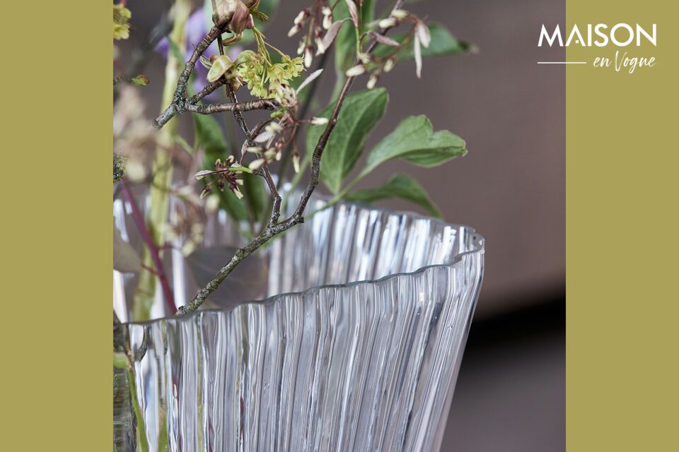 Luminous elegance for your floral arrangements.