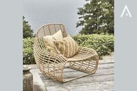 Outdoor armchairs & pouffes