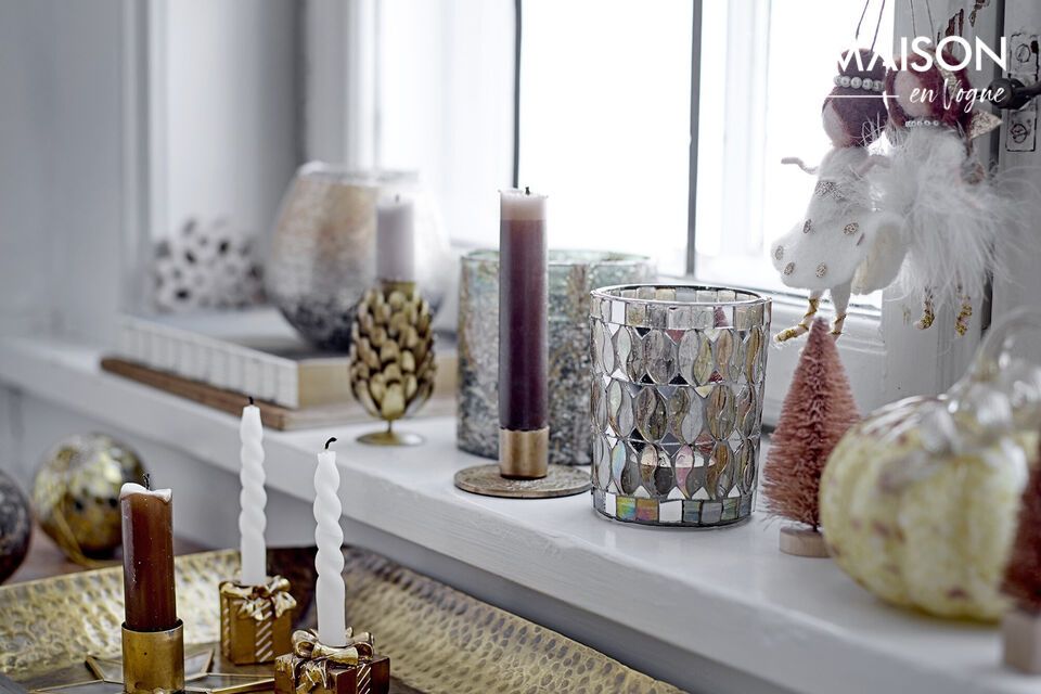 Introduce a touch of elegance to your decor with the Twist 12-pack of white kerosene candles