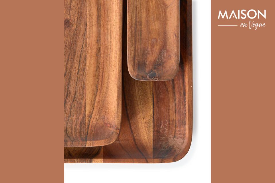 The rich cognac color and meticulous finish reveal the wood\'s natural grain