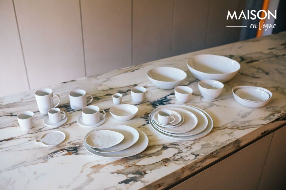 Their brilliant white color brings a touch of purity and simplicity to your table