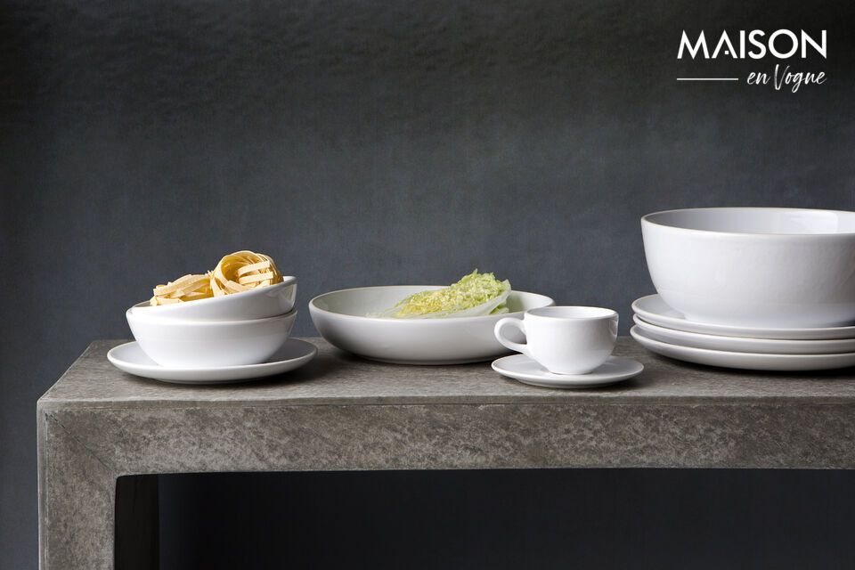 Discover the finesse and elegance of our Porcelino White porcelain oval dinner plate