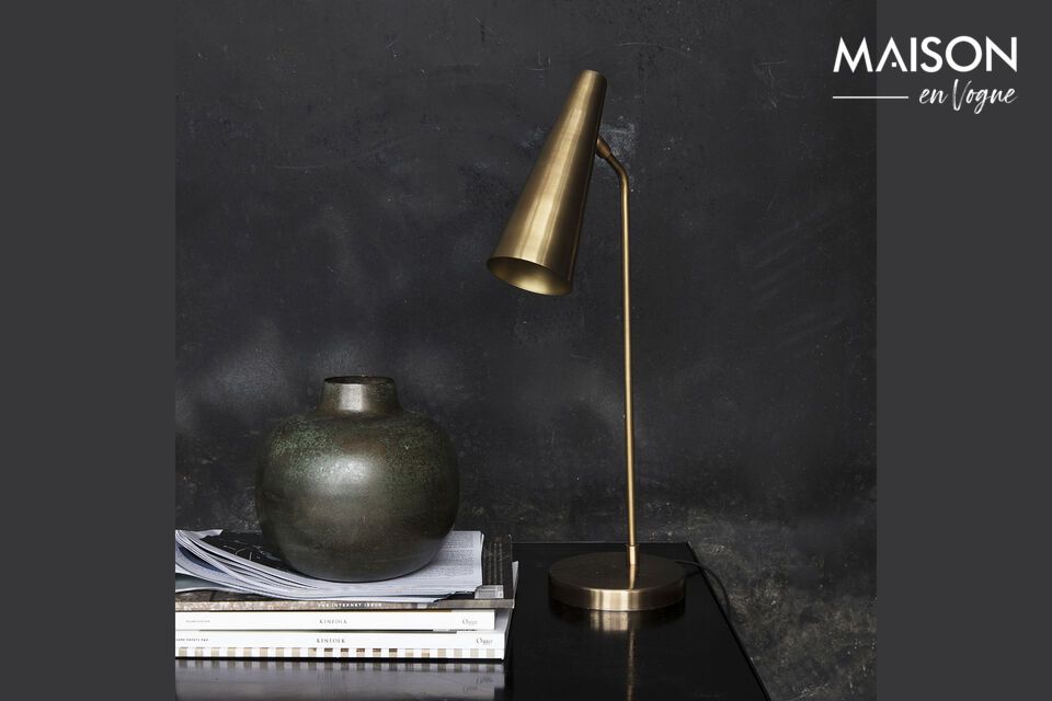 Elegance and functionality with this gilded brass lamp.