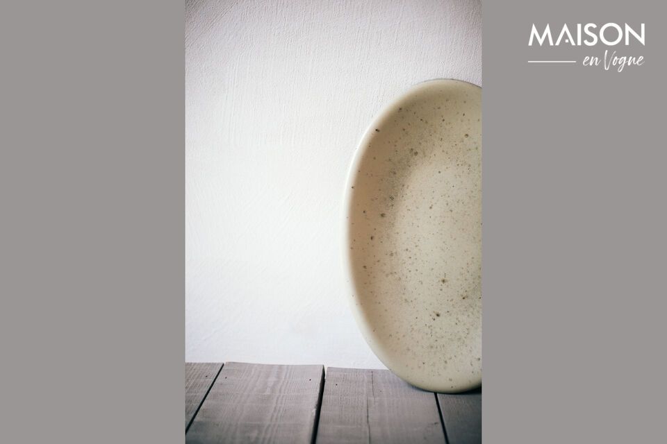 Discover the minimalist elegance of the Bosque khaki stoneware presentation plate