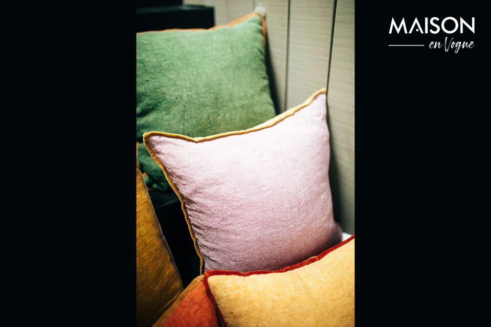 Bring freshness and elegance to your décor with our reversible cushions.