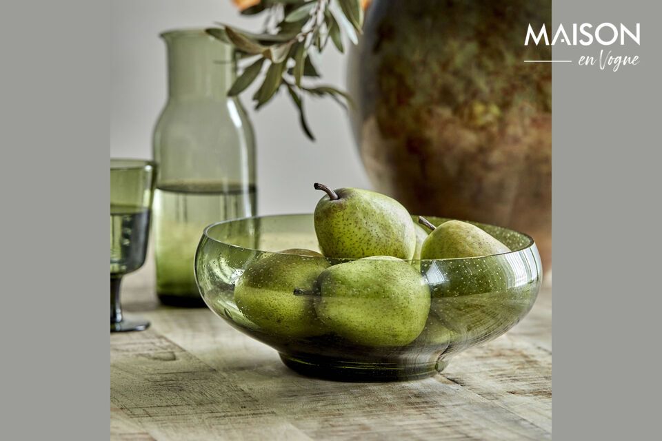 Enhance your table with our green tableware in elegant glass.