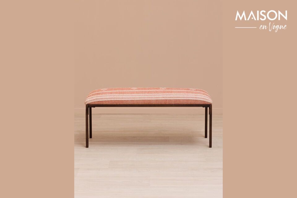 A red cotton bench, comfortable and durable.