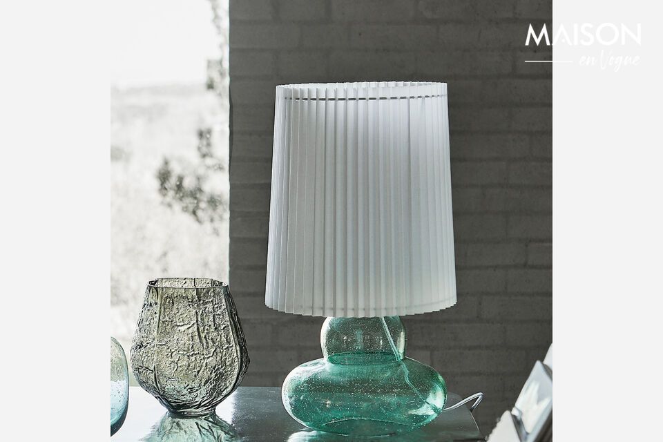 Discover the Ribe table lamp, a decorative element that combines elegance and originality