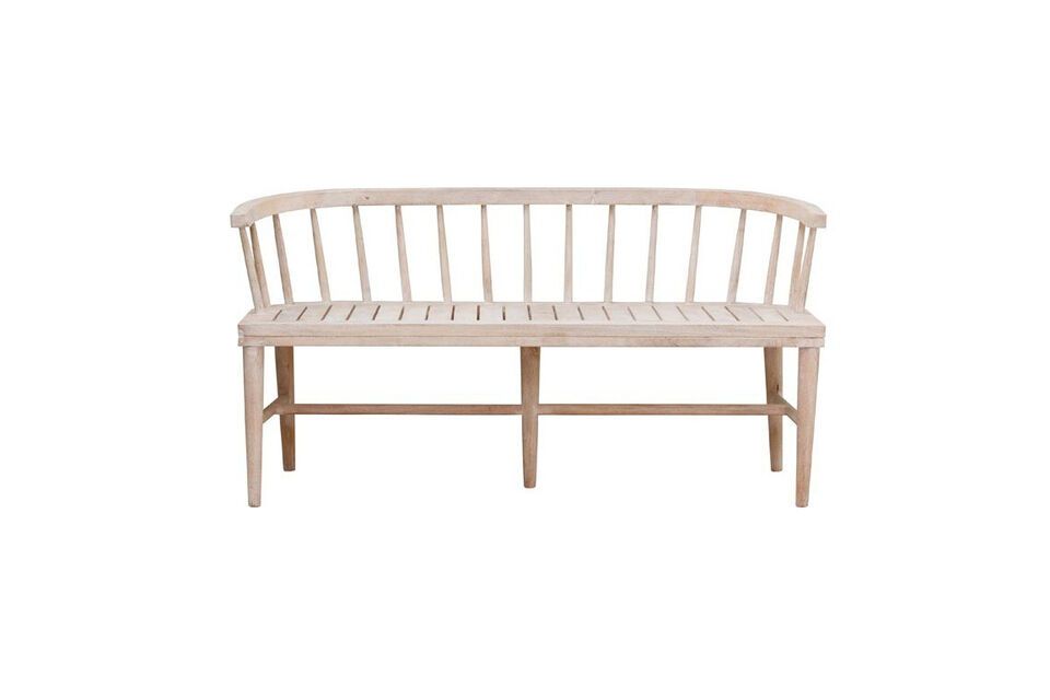 This notoriously sturdy bench offers a long-lasting experience thanks to the superior quality of