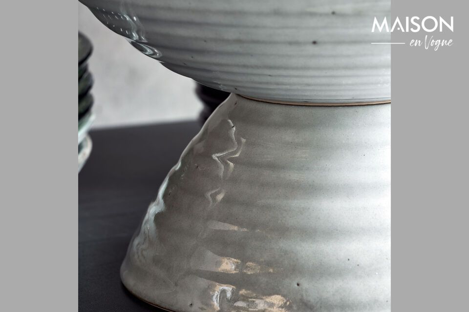 Discover the Rustic stoneware dish