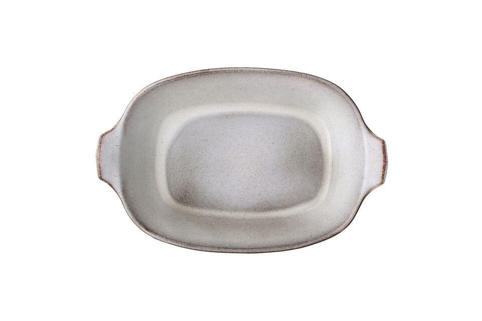 Made from high-quality stoneware, this oven dish retains heat evenly, ensuring perfect cooking