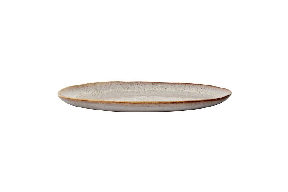 With a diameter of 26 cm, this sturdy plate weighs 0