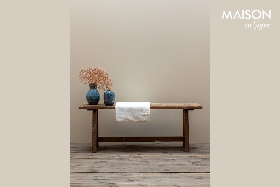 Recycled wood bench: eco-responsible, sustainable elegance.