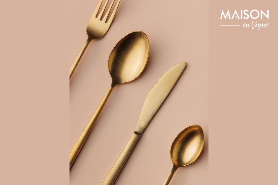 Discover grace and practicality combined in our 16-piece stainless steel cutlery set