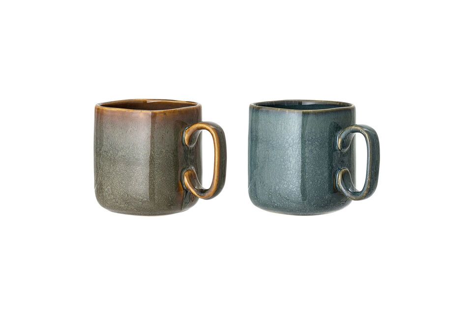 Each mug, weighing 0