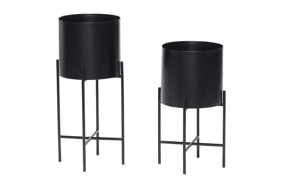 Give your plants an industrial look with this set of 2 Airy black metal planters