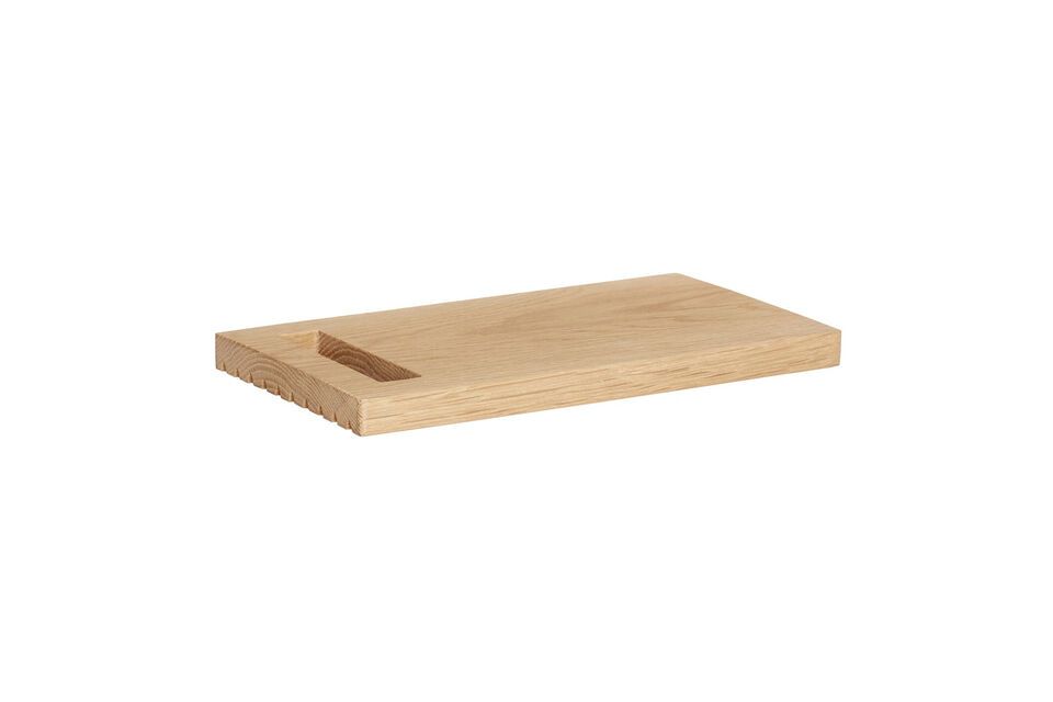 Add a touch of style to your kitchen with the set of 2 Alley cutting boards in light oak wood