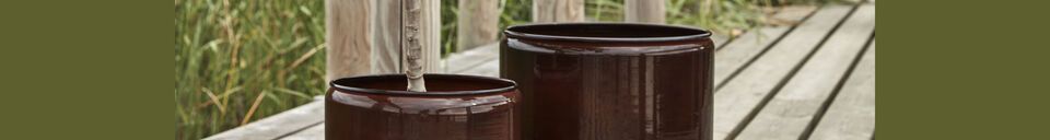 Material Details Set of 2 brown metal planters Pile