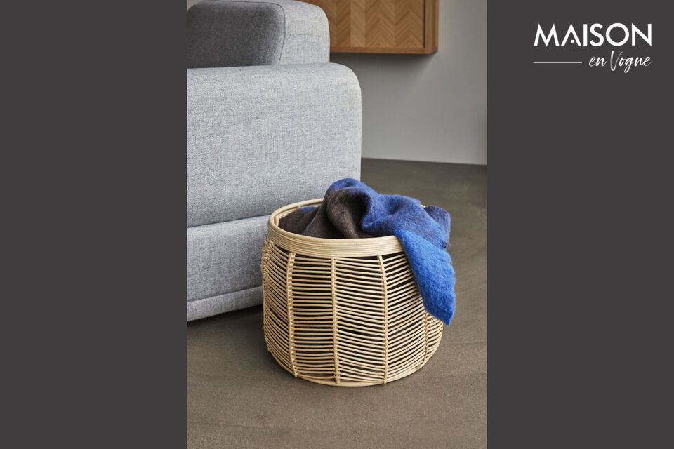 This set of two baskets offers an elegant and practical storage solution