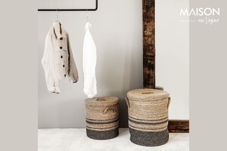 Store in style: natural jute baskets, elegant and practical.