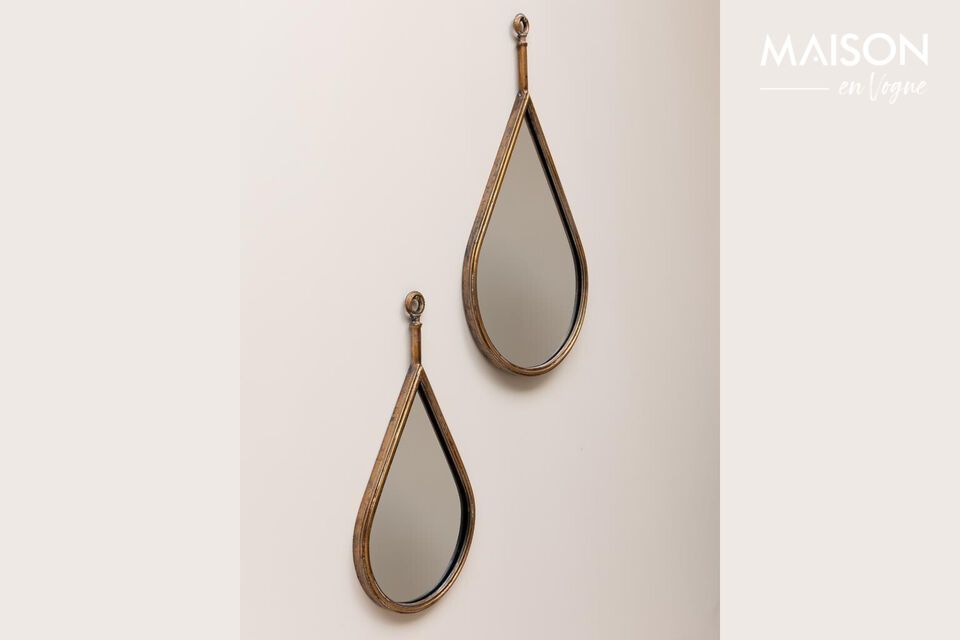 Add elegance and luminosity with our set of gold mirrors.