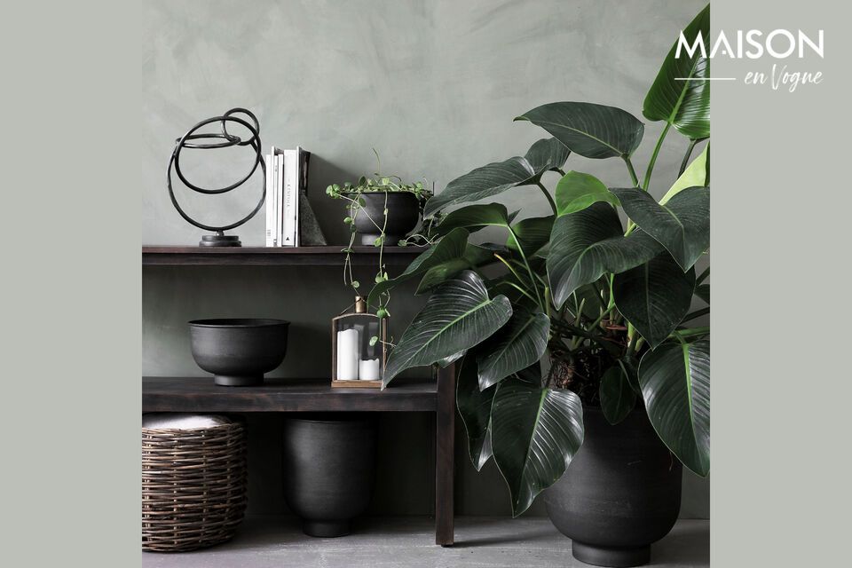 Discover the elegance of gray with Vig iron planters from House Doctor