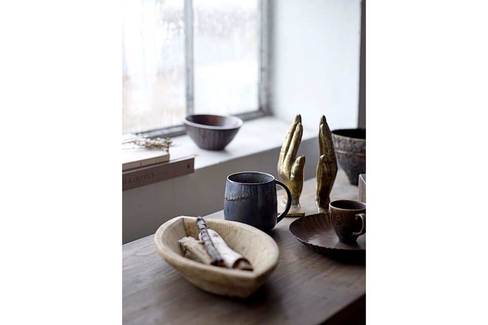 Embellish every moment with our elegant series of stoneware mugs.