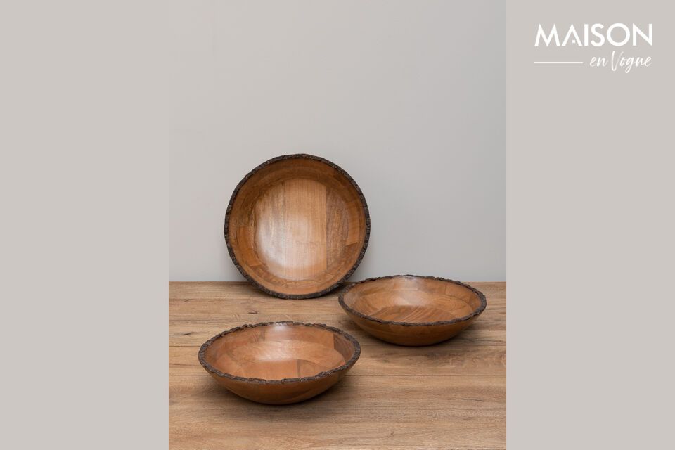 Combine aesthetics and utility with our set of salad bowls.