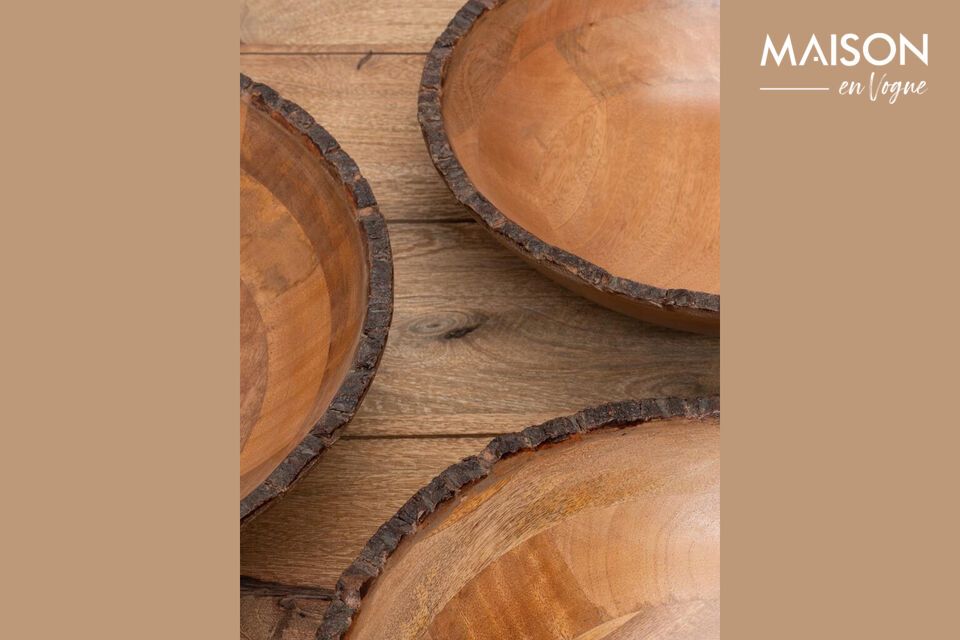 Discover the warmth and authenticity of the Forest set of 3 dark wood salad bowls