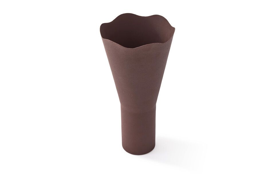 Each vase in the Wavy collection is made from recycled iron