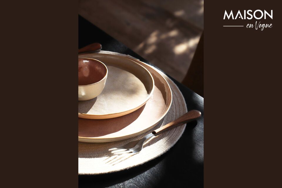 Explore the rustic charm and simple elegance of our Rémy Set of 8 dessert sets