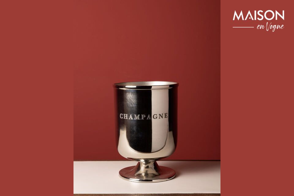 Discover modern refinement with our silver-colored aluminum ice bucket