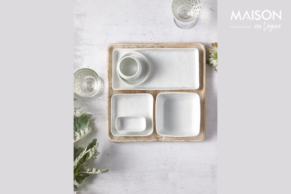 This square bowl combines robustness and lightness.