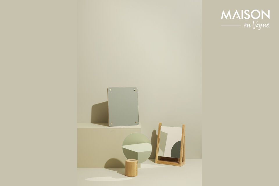 The Smize light wood mirror brings a touch of purity and sophistication to your space