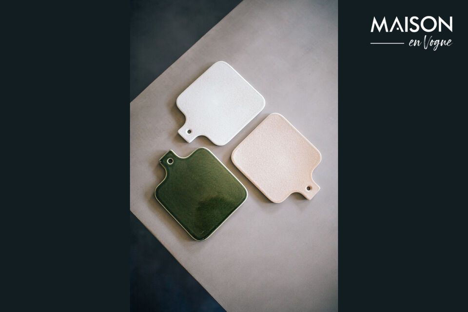 Discover the natural elegance of the Spiro presentation plate in dark green stoneware from Pomax