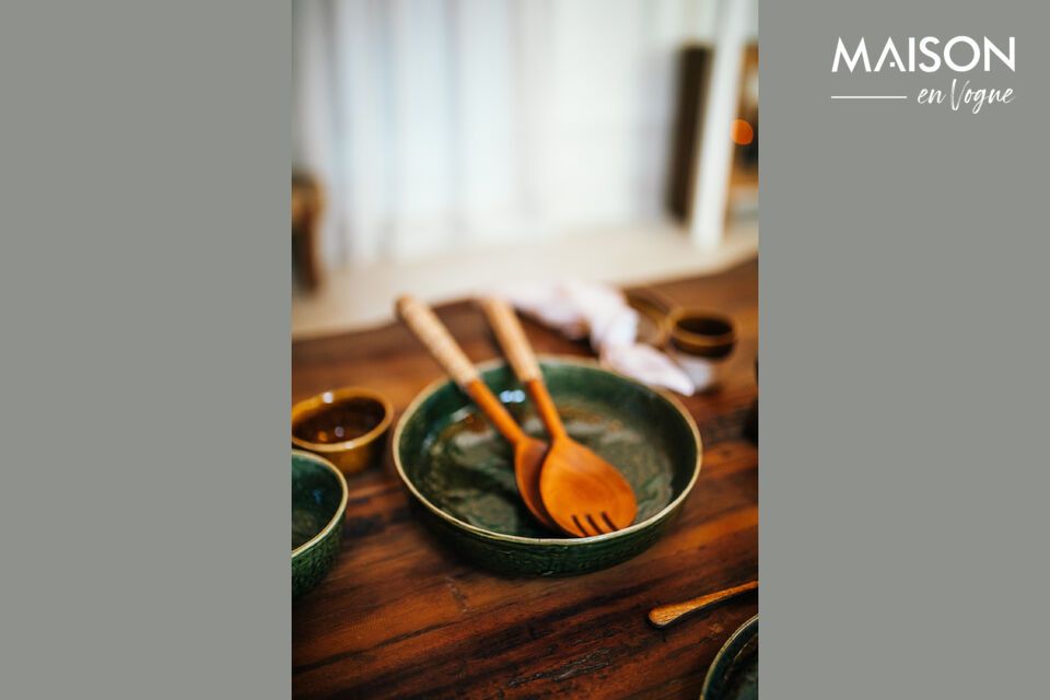 Discover the subtle elegance of the Spiro dark green stoneware dish