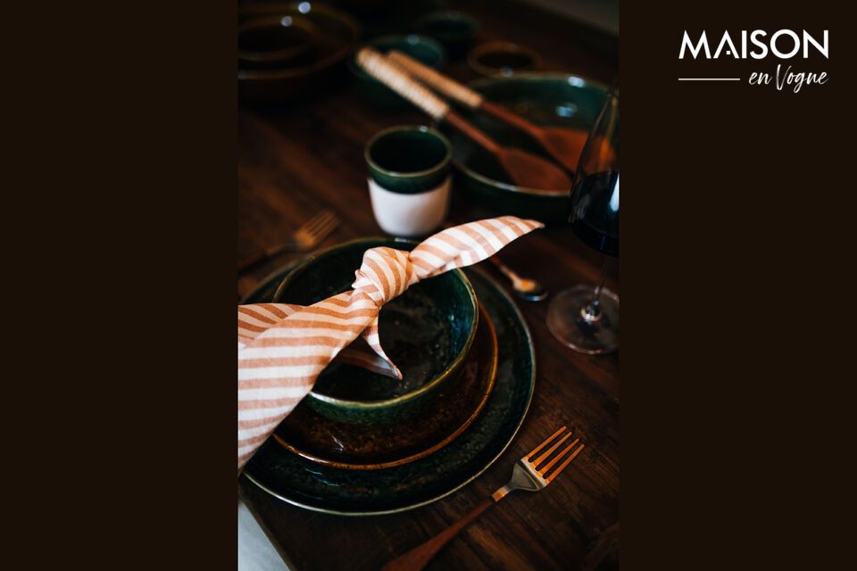 Discover the rustic elegance of the dark green stoneware soup bowl from the Spiro collection