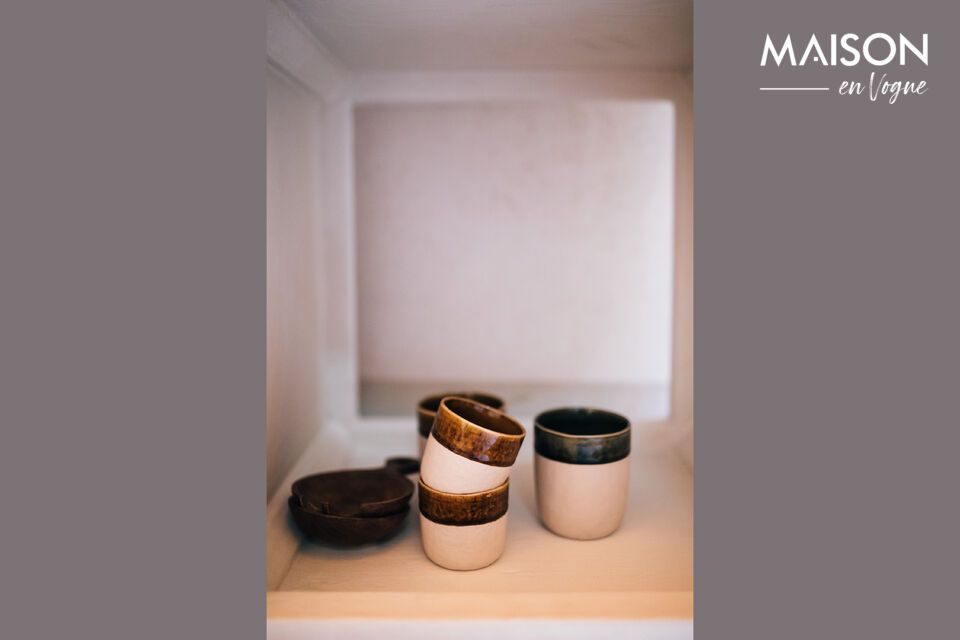 Discover the elegance of stoneware with our Spiro mug, carefully crafted by Pomax