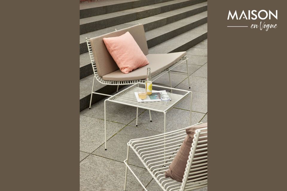 The String bench in light gray metal is the perfect addition to your garden or terrace