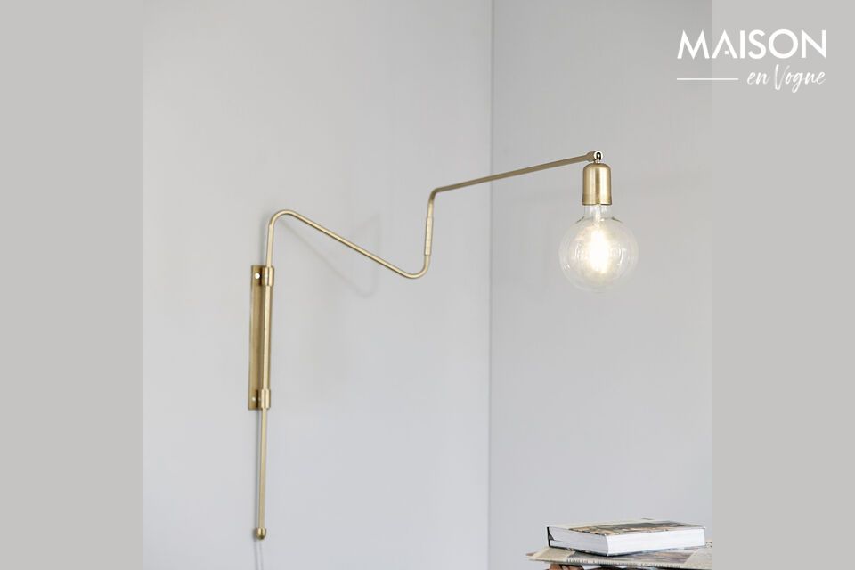 Light with elegance: wall sconce in brass iron.