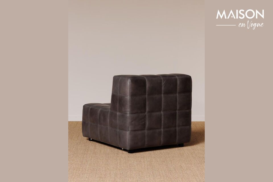 This elegant armchair offers generous dimensions