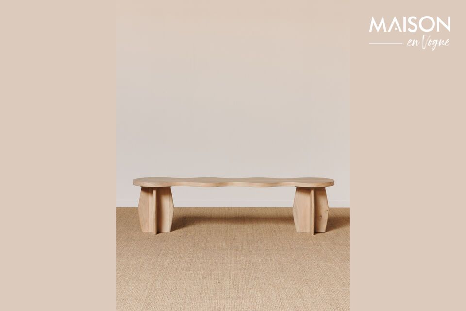 A bench in mango wood, elegant and durable.