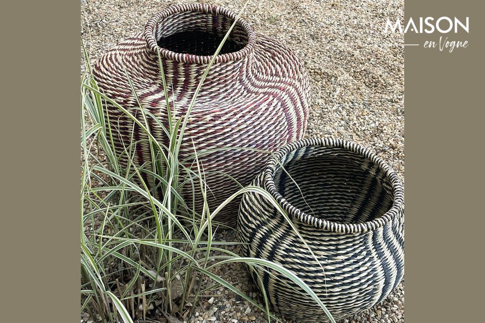 Enhance the authenticity and naturalness of your interior with the Vilo nature/brown herb basket