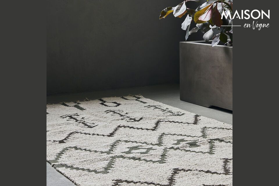 Bring softness and elegance to your space with this rug.